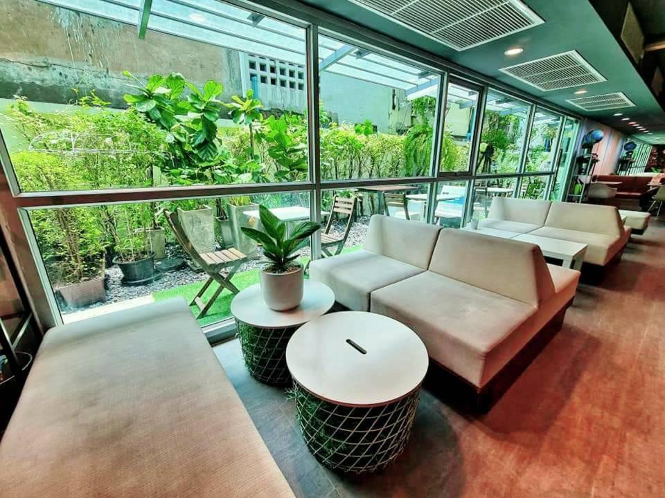 The Key Point Hotel Банкок Екстериор снимка