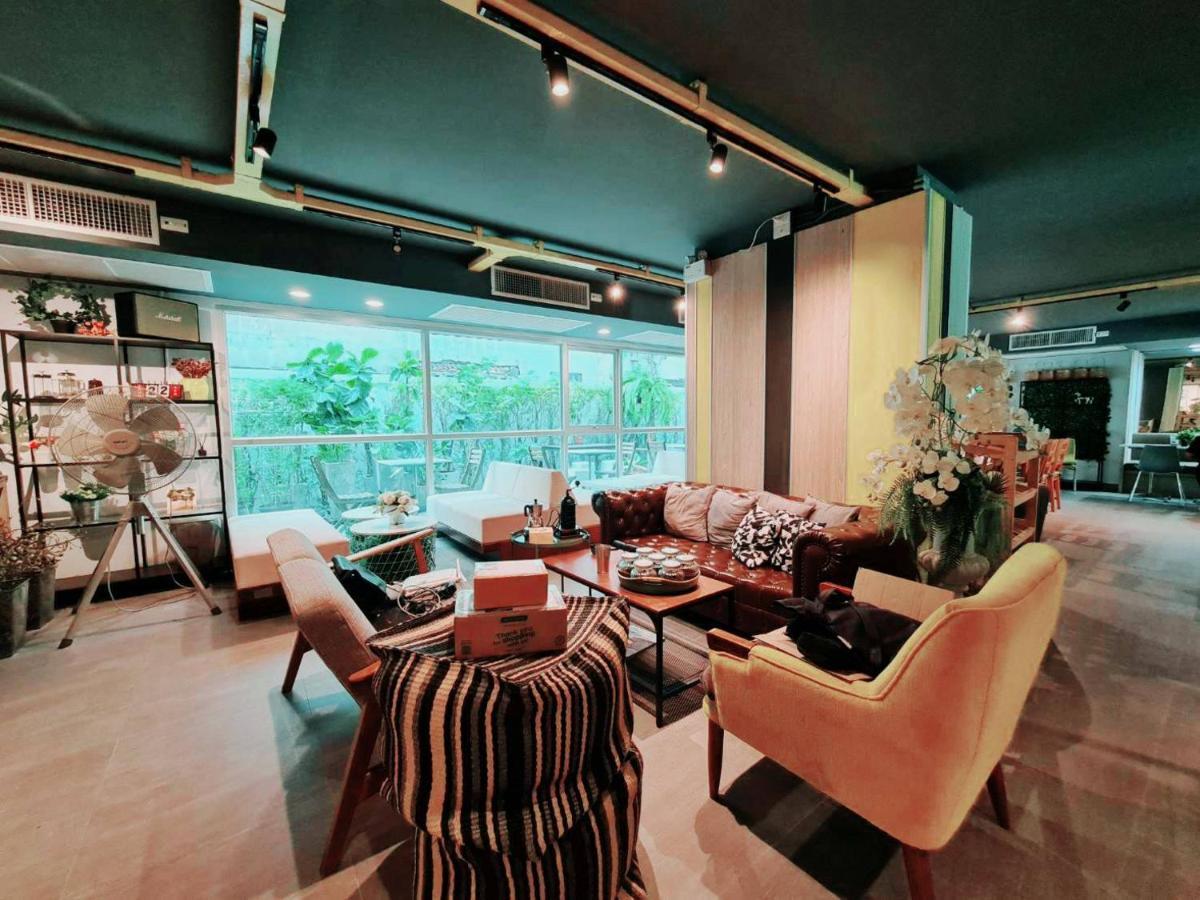 The Key Point Hotel Банкок Екстериор снимка