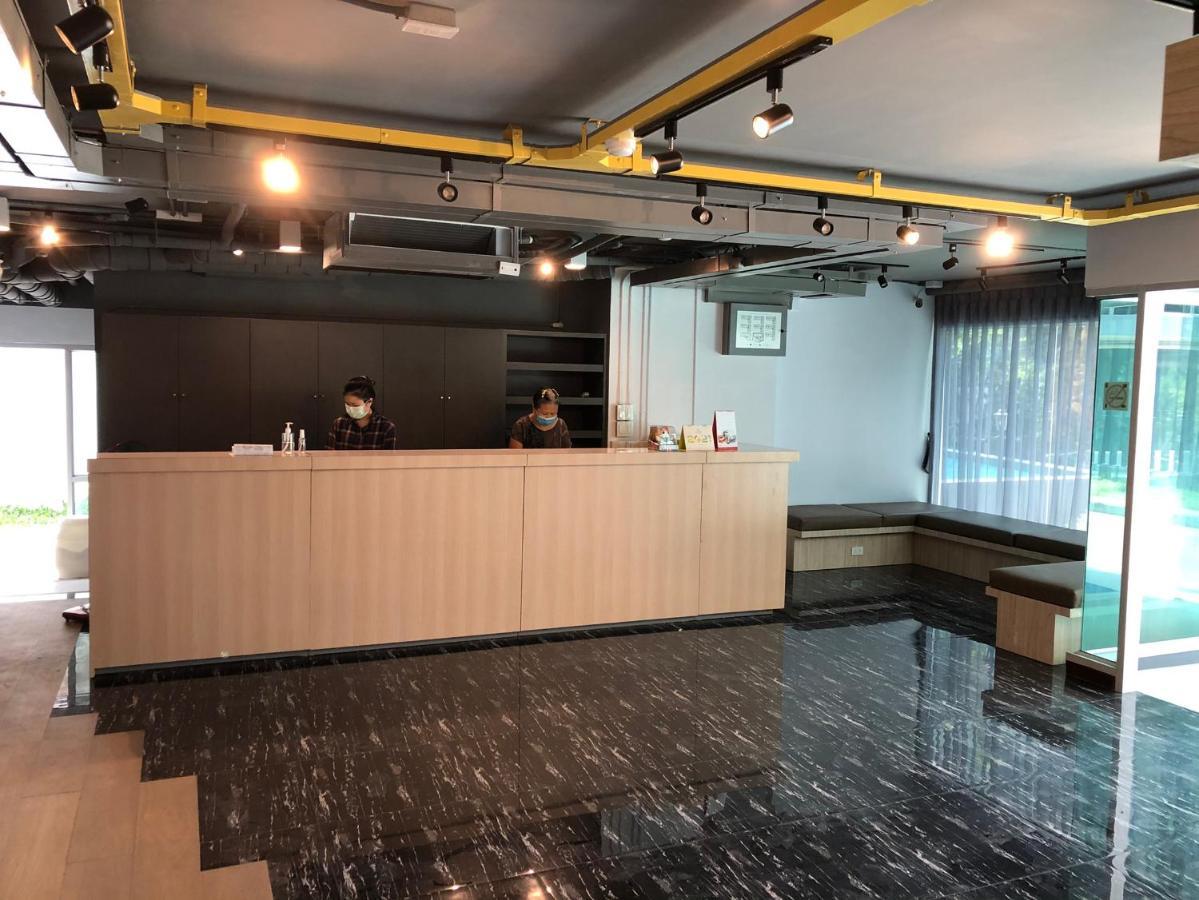 The Key Point Hotel Банкок Екстериор снимка